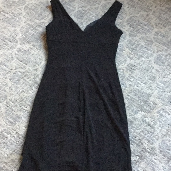 Little black dress with front ruffles - Picture 2 of 3
